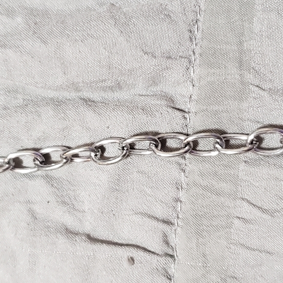 Paparazzi Silver Mesh Flower Statement Necklace & Earring Set - Picture 7 of 16